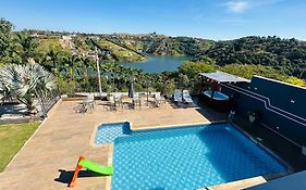 Chácara Gama em condomínio Igarata-SP - Jacuzzi com hidromassagem, piscina e sauna